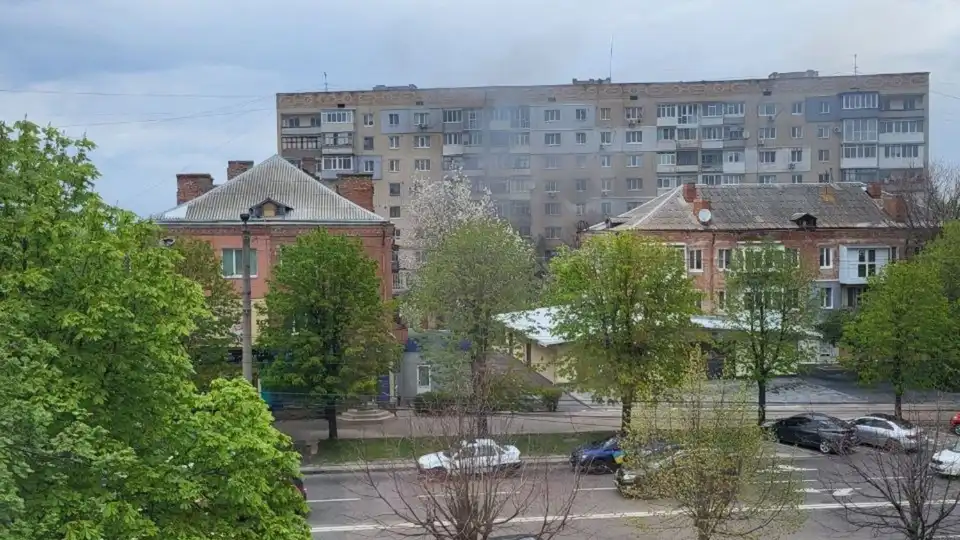 Чорний дим на Любомира Гузара: сталася пожежа в господарчій споруді у Кропивницькому