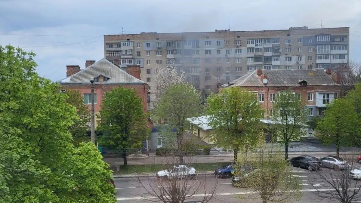 Чорний дим на Любомира Гузара: сталася пожежа в господарчій споруді у Кропивницькому