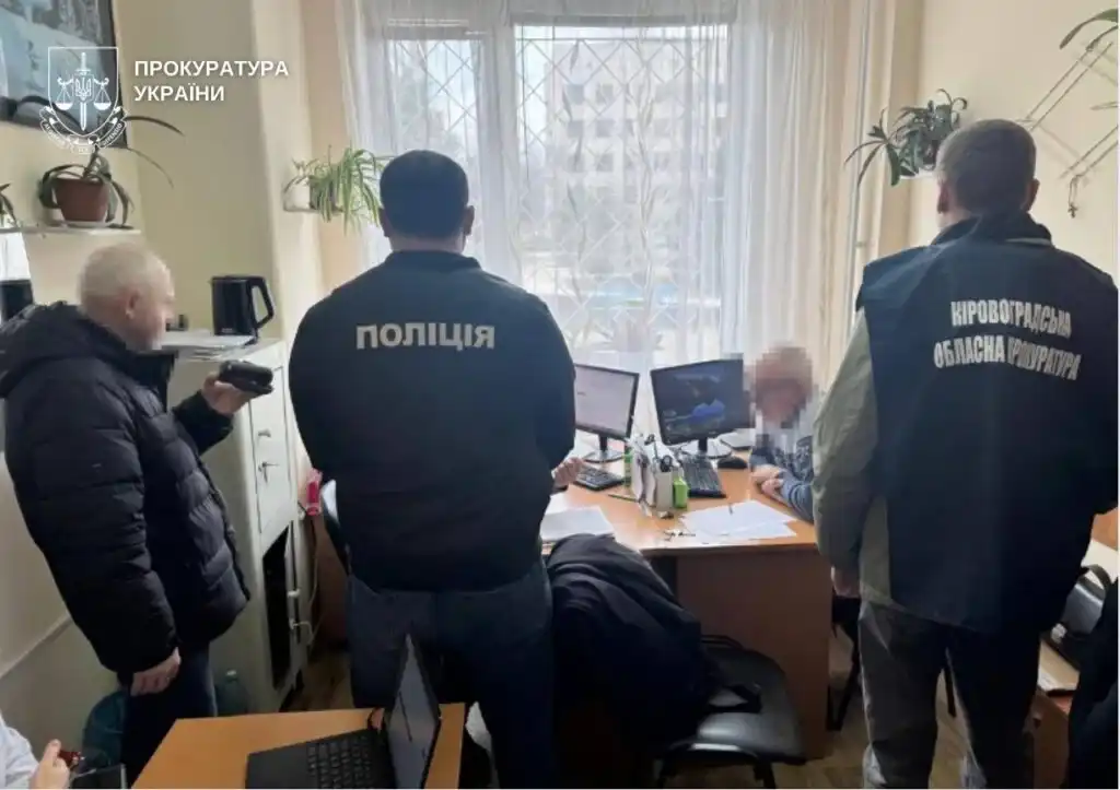 “Мені гірко та соромно за вчинене”: Голову ВЛК на Кіровоградщині оштрафували за отримання хабаря