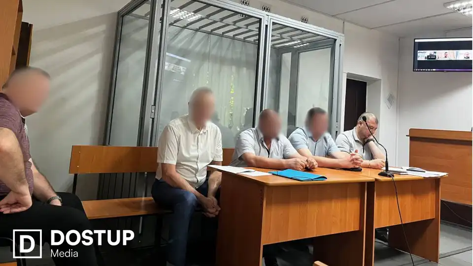 Закупівля автобусів за завищеними цінами: у справі посадовців Кропивницького завершили дослідження 10 томів доказів