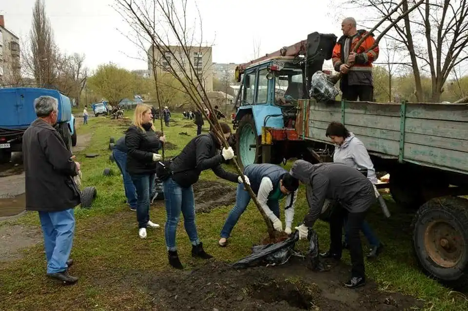 Андрій Райкович закликав висадити в кожному місті та селі дерева на честь незламних міст фото 1