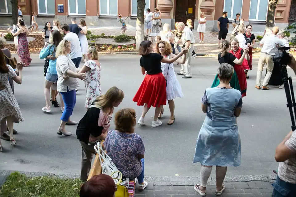 Танці