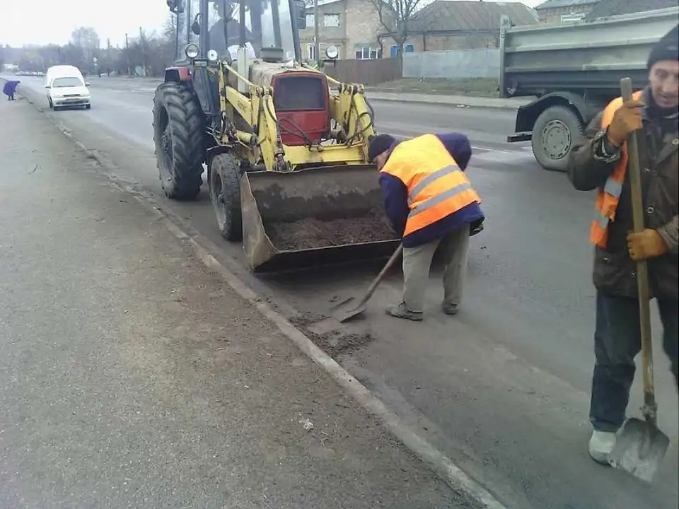 Кропивницький чистять від зимового сміття (ФОТО) фото 1