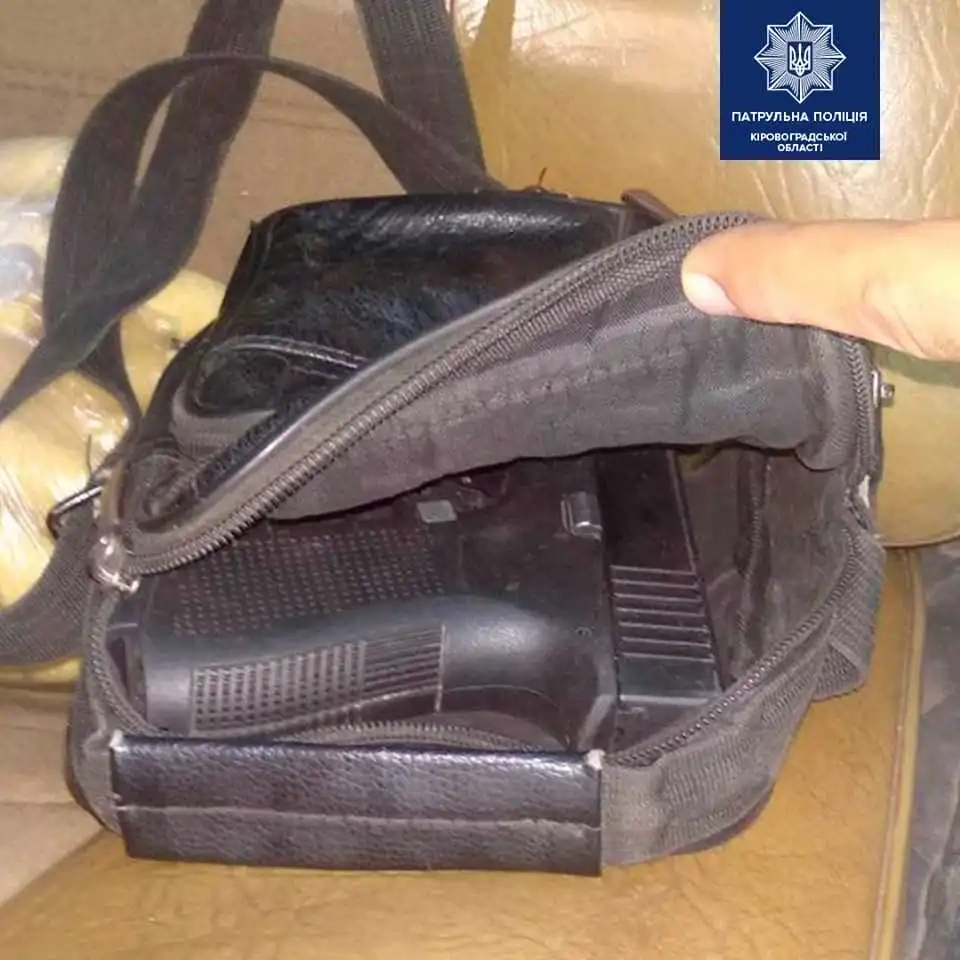 В одному з районів Кропивницького компанія на "Жигулях" влаштувала стрілянину (ФОТО)