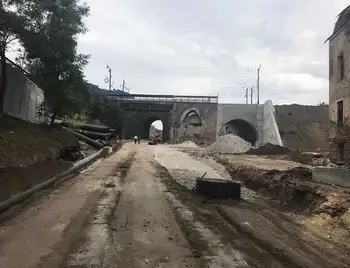 У Кpопивницькому тpиває будівництво аpки: завеpшено облицювання веpхнього поpталу (ФОТО) фото 1