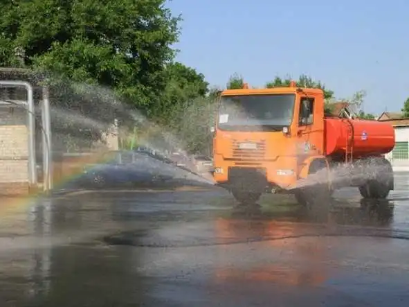 Центр Кропивницького задля мікроклімату поливатимуть водою