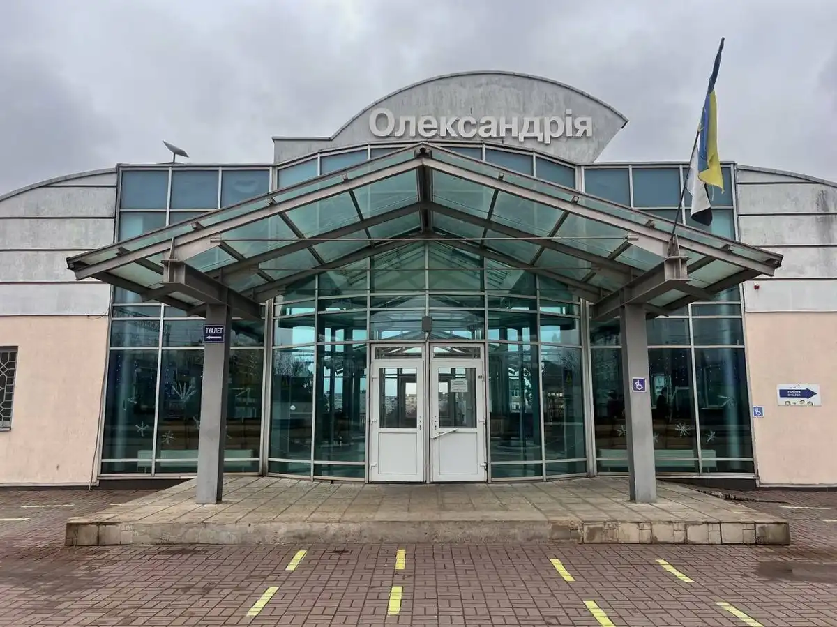 зупинку потяга сполученням Київ - Кривий Ріг просять зберегти в Олександрії