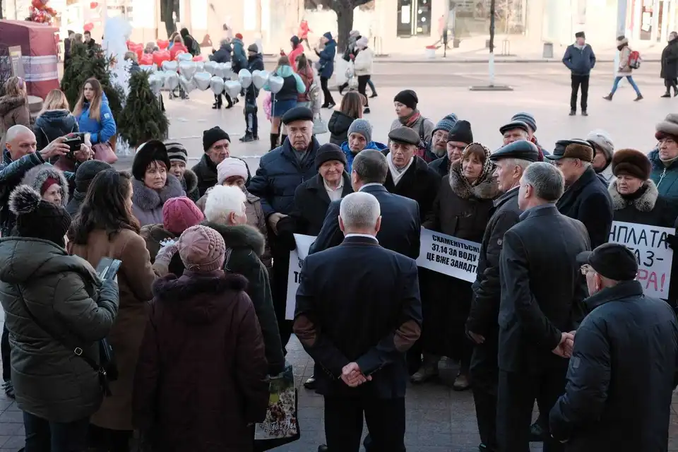 У центрі Кропивницького відбулася акція протесту проти високих тарифів (ФОТО) фото 1