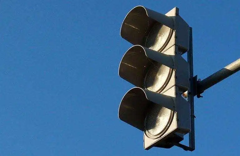 У міськраді Кропивницького розповіли, коли відремонтують світлофори на Вокзальній фото 1