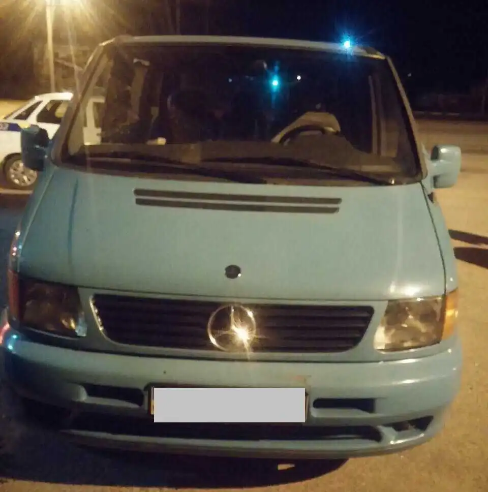 На Кіровоградщині затримали «перебитий» «Mercedes»-двійник (ФОТО)