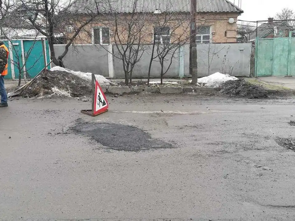 У Кропивницькому почали робити ямковий ремонт доріг (ФОТО)