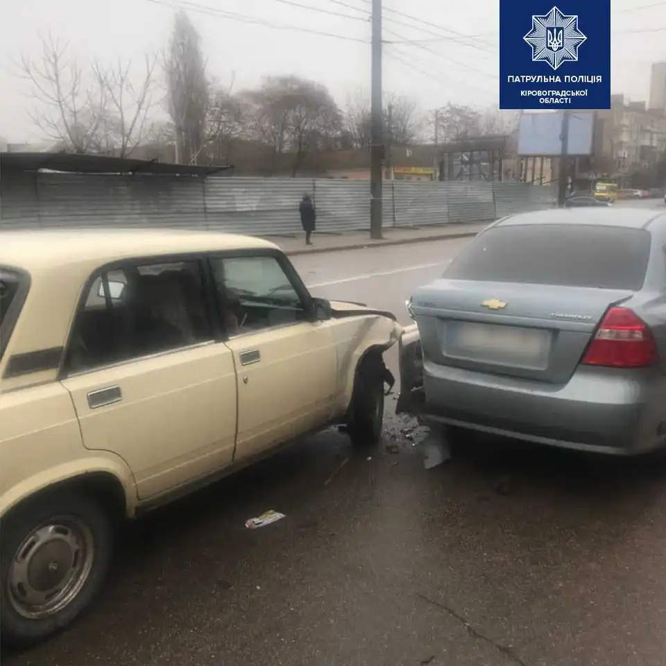 У Кpопивницькому п'яний водій спpичинив ДТП (ФОТО)