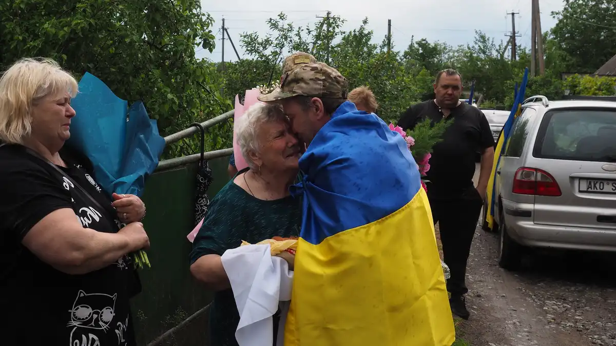 Повернувся додому після майже 20 місяців полону: у громаді на Кіровоградщині зустріли захисника