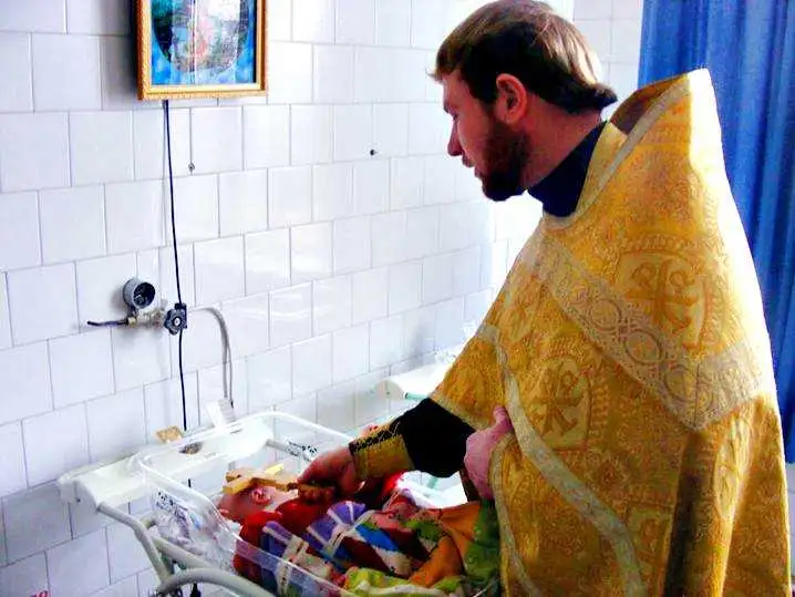 У Кіровограді похрестили двох немовлят, від яких відмовились матері (ФОТО) фото 1