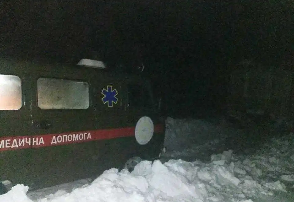 На дорогах Кіровоградщини 25 водіїв стали заручниками негоди (ФОТО) фото 1