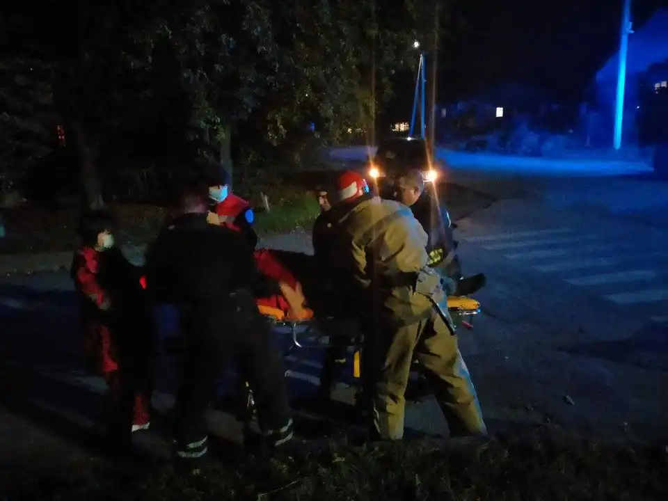 На Кіровоградщині перекинувся автомобіль, двоє чоловіків постраждали