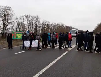 На Кіровоградщині шахтарі перекрили траси держзначення й розпочали безстрокову акцію (ФОТО) фото 1