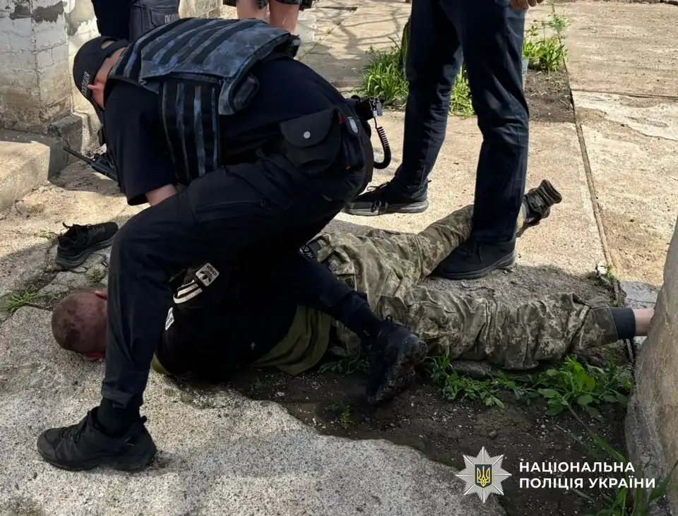 Напав на магазин з автоматом: на Кіровоградщині затримали чоловіка