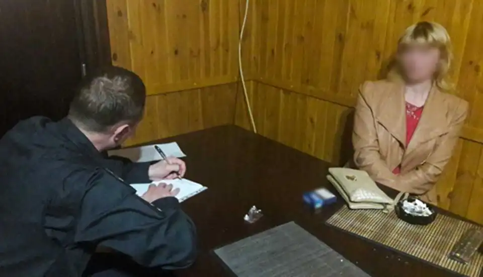 «Банщиця» у Кропивницькому погодинно «здавала в оренду» дівчат (ФОТО)