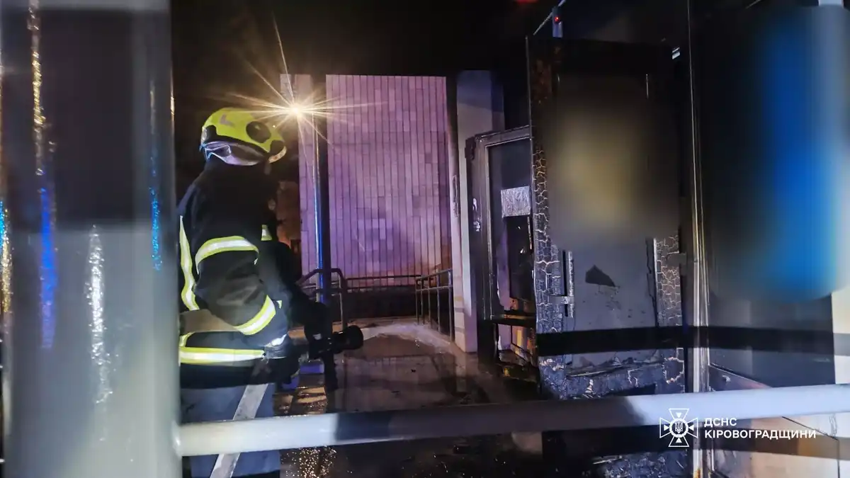 у Кропивницькій РДА прокоментували пожежу дверей адмінбудівлі