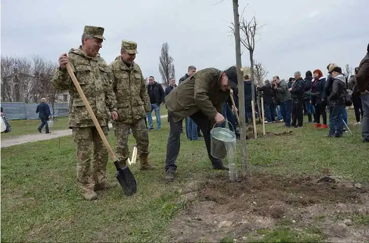«Алею миру» в Кропивницькому охоронятимуть від «зацікавлених» людей (ФОТО)