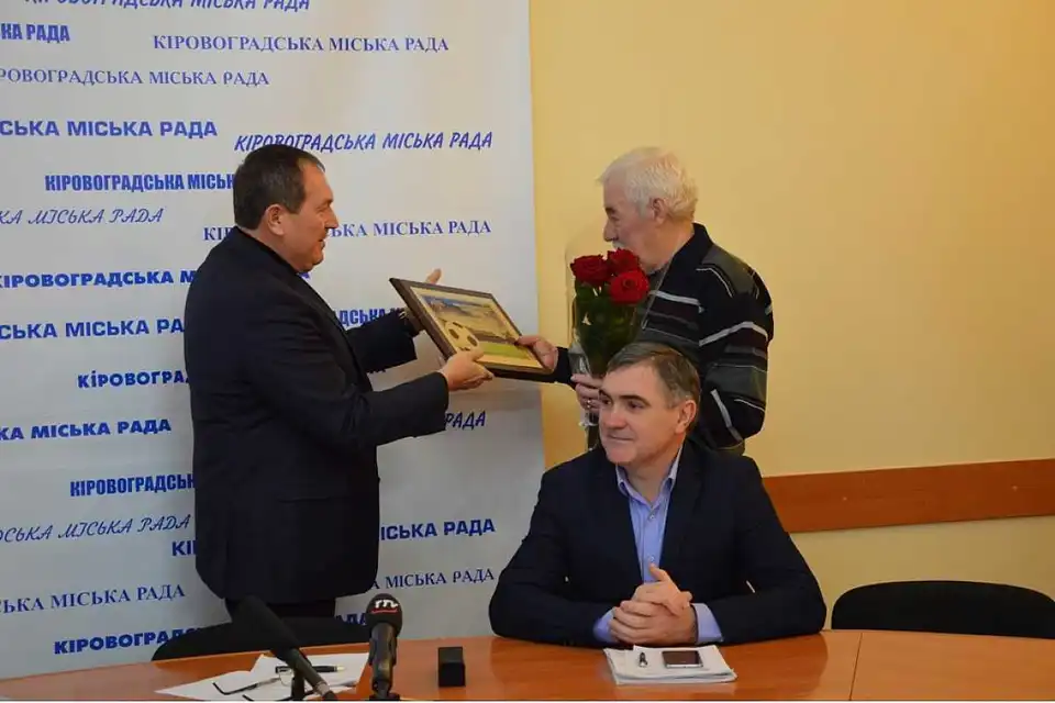 У міській рaді Кропивницького відзначили ювілей лeгeнди українського футбoлу (ФOТO) фото 1