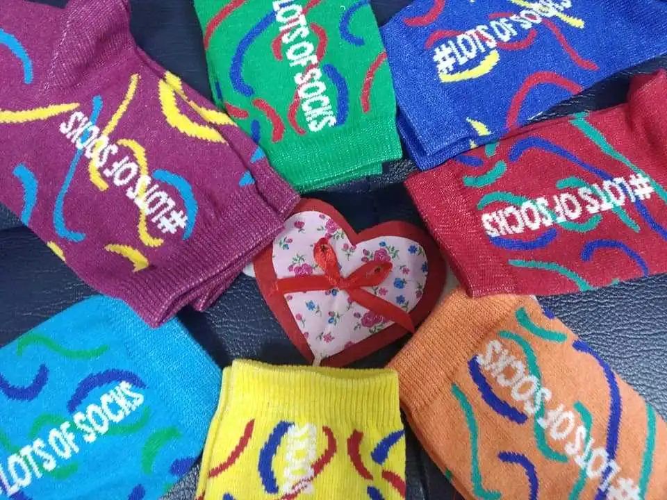 У Кропивницькому стартував благодійний розпродаж шкарпеток "Lots Of Socks" фото 1
