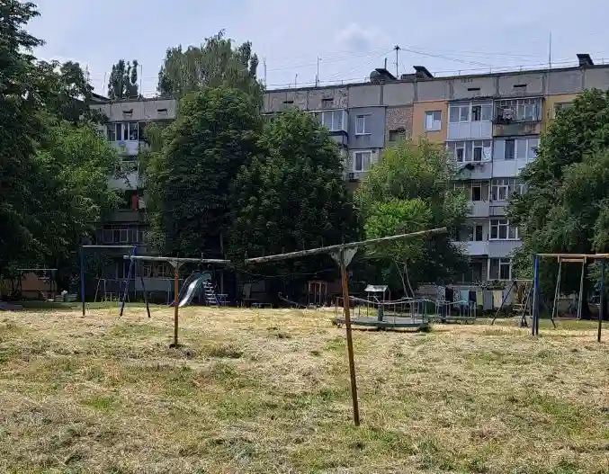 металеві конструкції на дитячих майданчиках