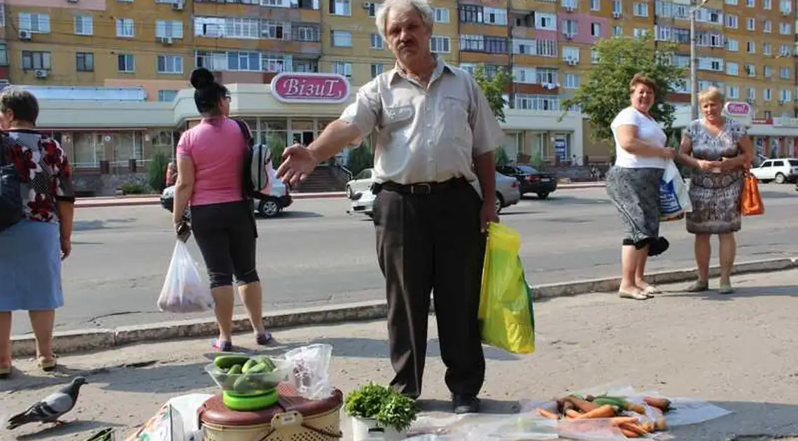 У Кіровограді зі "стихійними" бабусями "воюють" за допомоги "доброго" слова фото 1