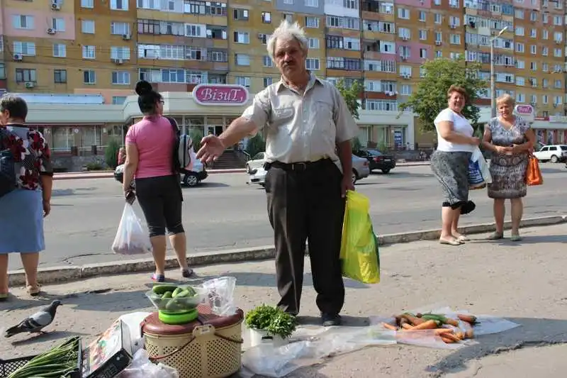 У Кіровограді зі "стихійними" бабусями "воюють" за допомоги "доброго" слова фото 1