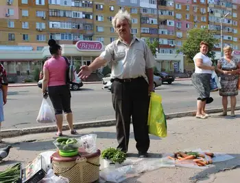 У Кіровограді зі "стихійними" бабусями "воюють" за допомоги "доброго" слова фото 1