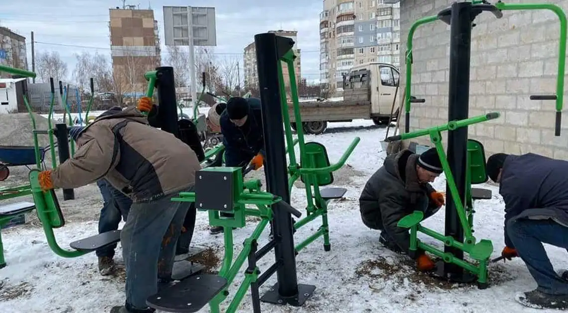 У Кропивницькому встановили сучасний вуличний тренажерний комплекс (ФОТО) фото 1