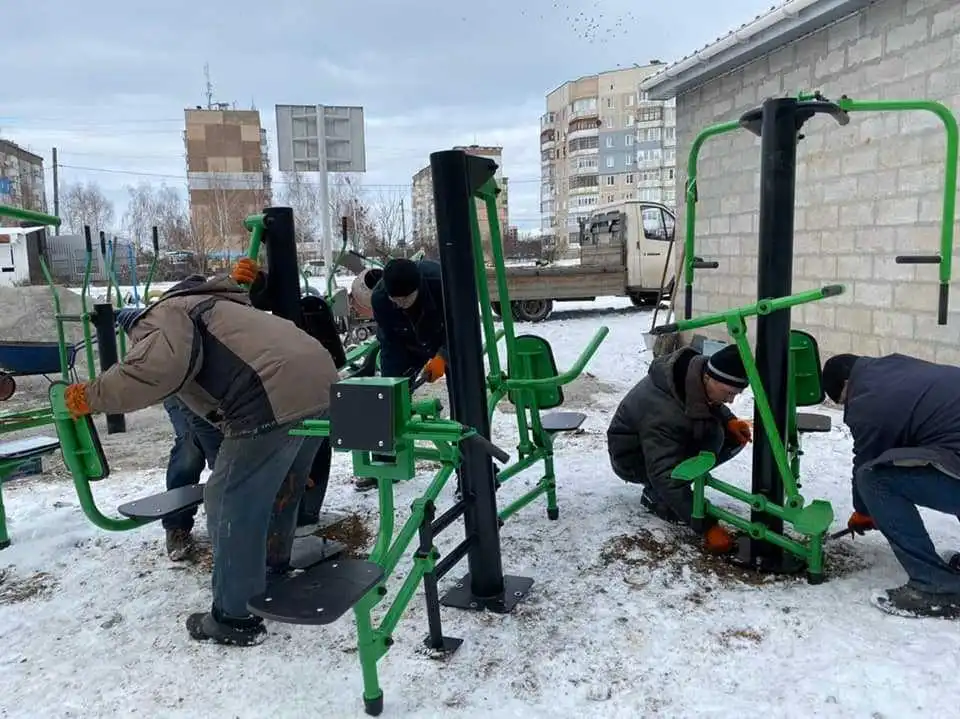 У Кропивницькому встановили сучасний вуличний тренажерний комплекс (ФОТО)