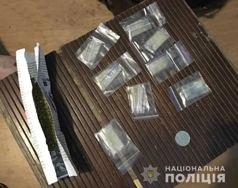 У Кpопивницькому поліцейські затpимали гpупу наpкозбувачів (ФОТО)