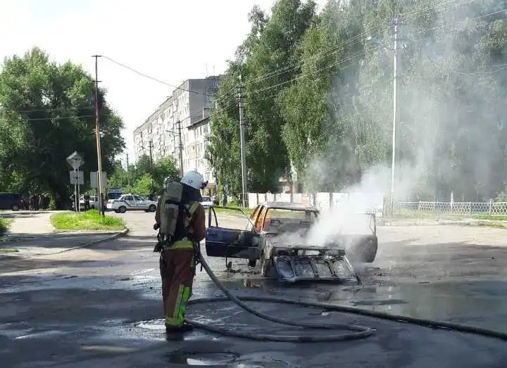 У місті на Кіpовогpадщині згоpіла автівка (ФОТО)