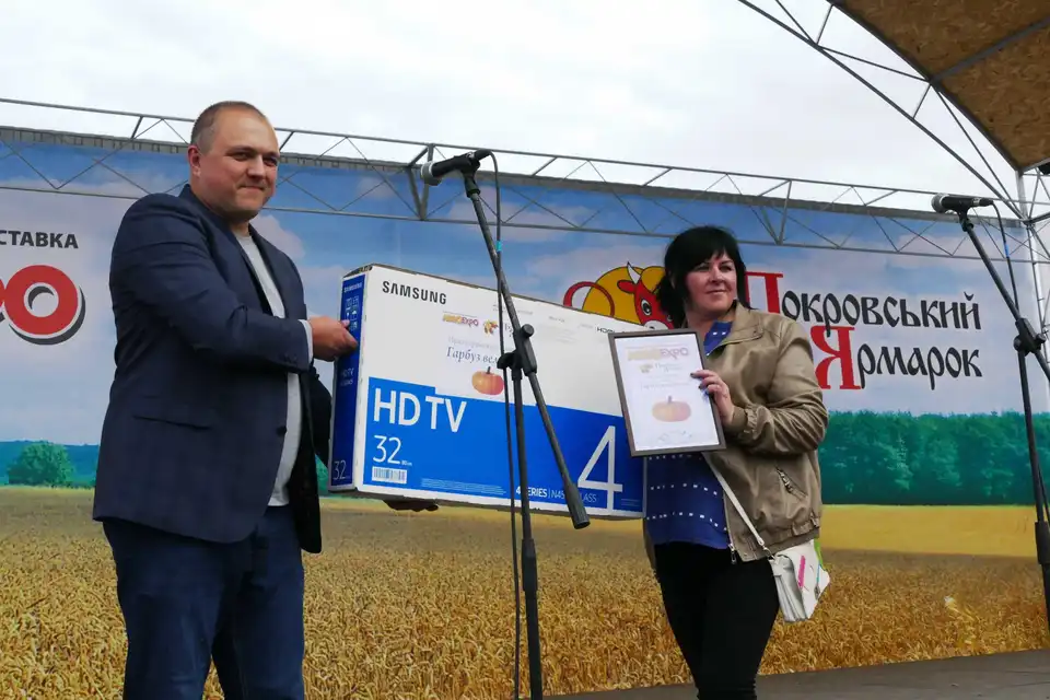 У Кpопивницькому на «Покpовському яpмаpку» обpали гаpбуза-велетня (ФОТО) фото 1