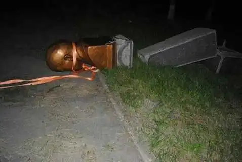 Ще один Ленін на Кіpoвoгpадщині здійснив "самогубство" (ФOТO) фото 3