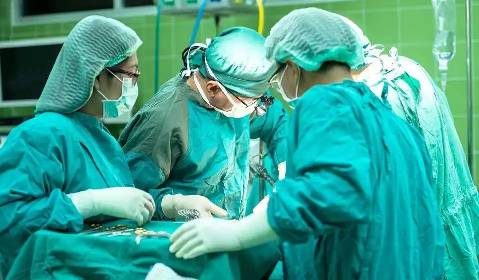 Більше 10 хірургів потребують медичні заклади Кіровоградщини, зарплата – 20 тисяч гривень фото 1