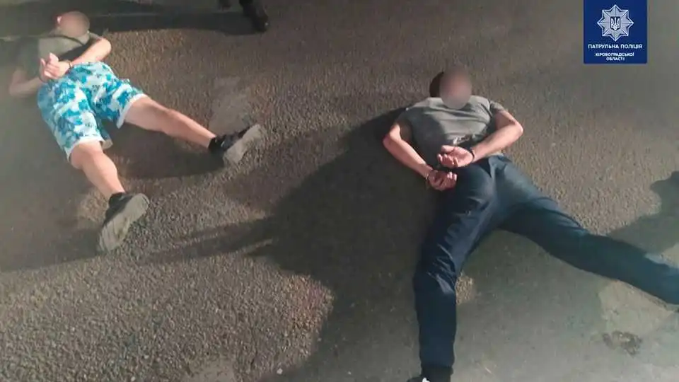 У Кропивницькому затримали двох братів, які побили та пограбували чоловіка