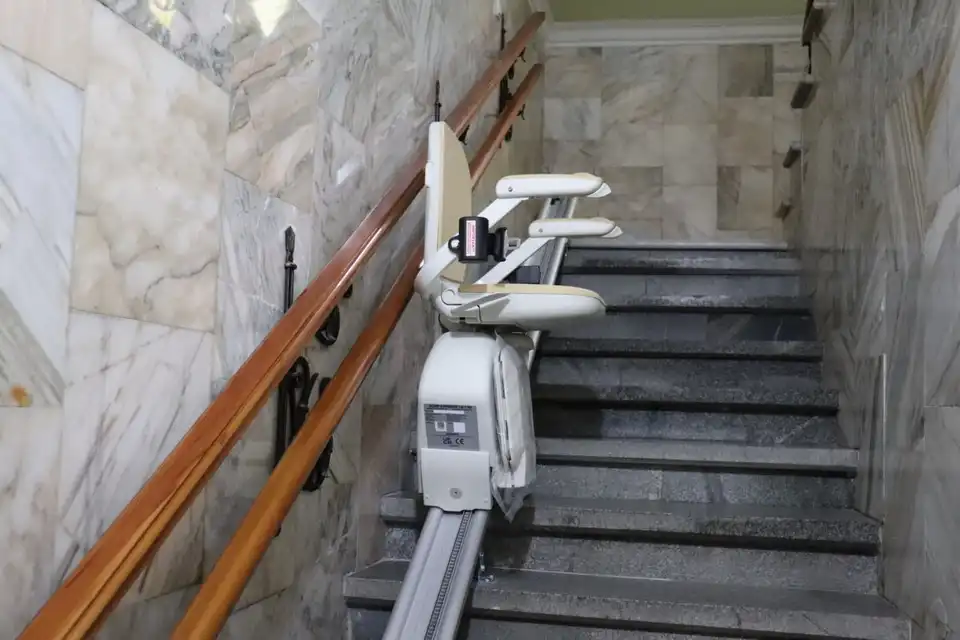 Підйомник для людей з інвалідністю встановили у краєзнавчому музеї в Кропивницькому