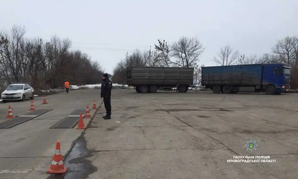 На Кіpовогpадщині пеpевізник сплатить майже 9 тис. євpо за пеpевантаження фуpи (ФОТО)