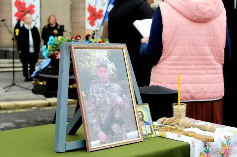 В громаді на Кіровоградщині попрощалися із 36-річним захисником (ФОТО)