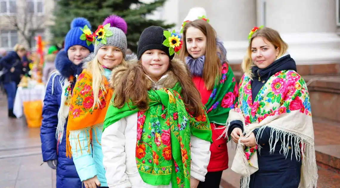 Масляна у Кропивницькому: творчі виступи та святкові млинці (ФОТО) фото 1