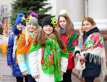 Масляна у Кропивницькому: творчі виступи та святкові млинці (ФОТО) фото 1