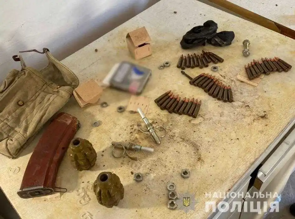 У 47-річного кропивничанина в гаражі знайшли гранати та набої (ФОТО) фото 1
