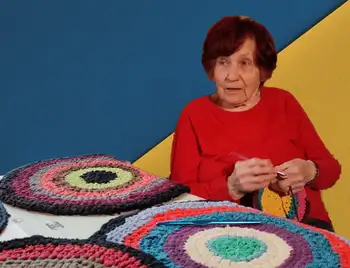 89-річна волонтерка