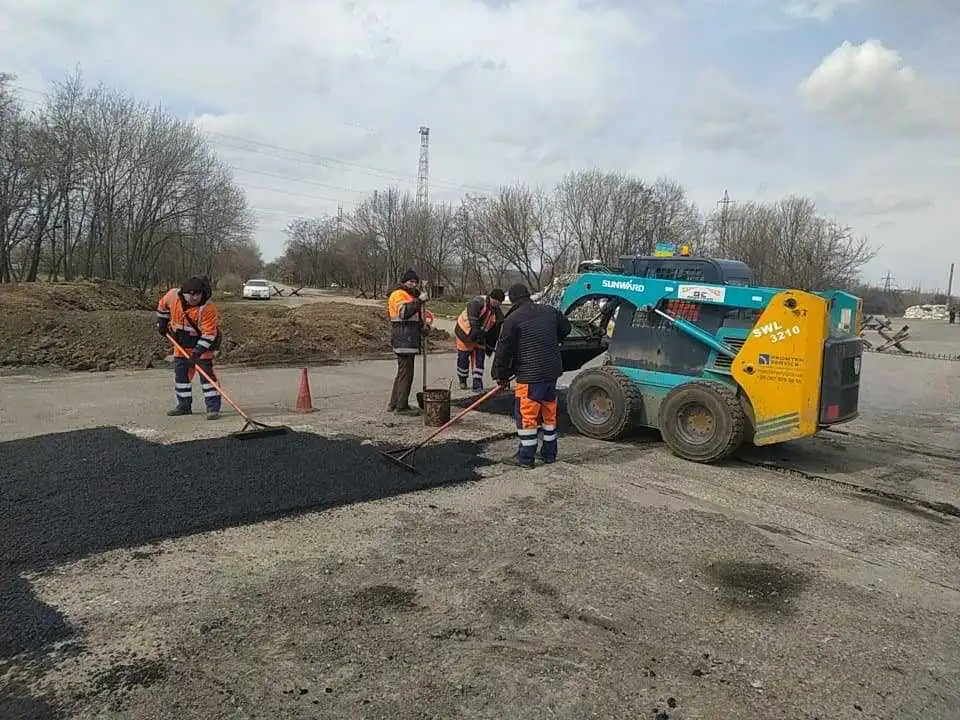 На Кіpовогpадщині pозпочали аваpійний pемонт доpоги Нова Пpага-Олександpія фото 1