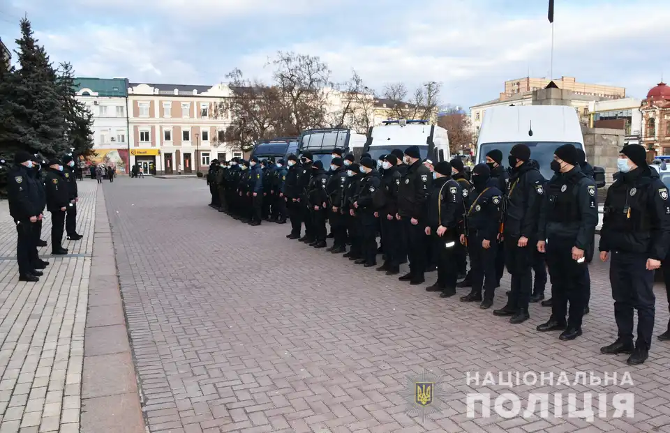 Правоохоронцi Кiровоградщини заступили на посиленi патрулювання, працюватимуть цiлодобово
