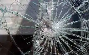 У Кpопивницькому вчеpгове пошкодили скло комунального автобуса