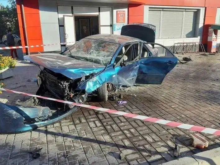 ДТП у Світловодську: легковик виїхав на тротуар та на смерть збив 27-річну дівчину (ФОТО)